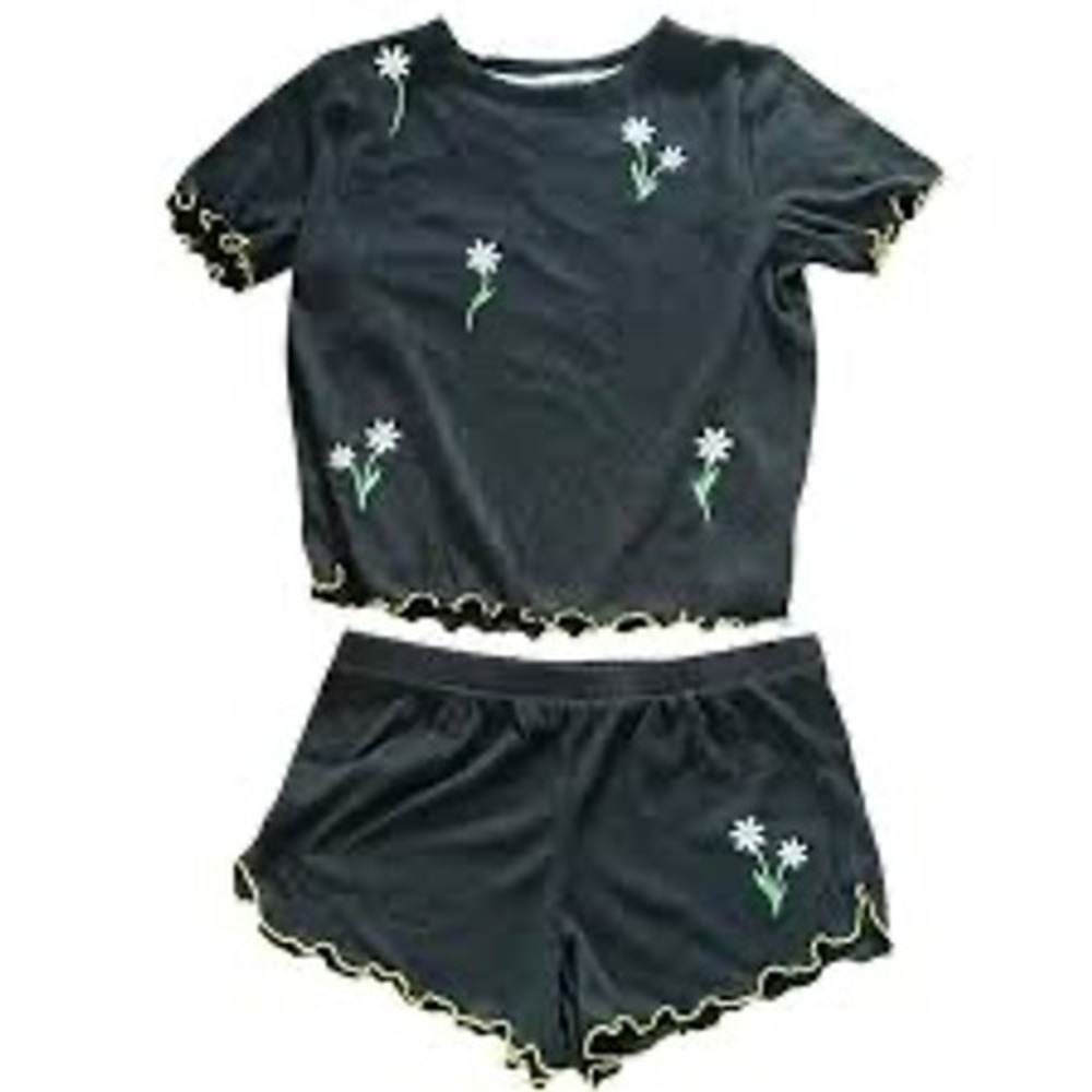 Emerson Road NWT Black Daisy Floral Lettuce Edge Pajama Set XS‎